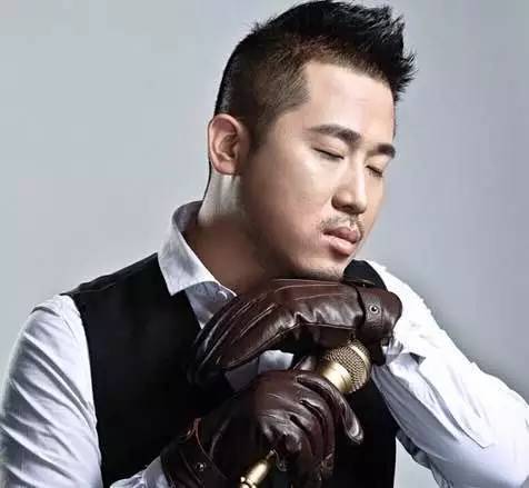 会见中国内地一线亲民歌手杜歌「代表作「兄弟难当」」